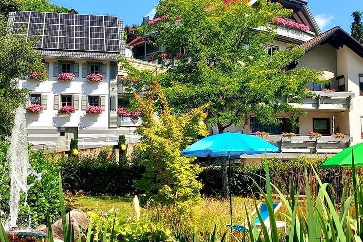 Hütte für 4 Personen, mit Sauna und Whirlpool sowie Pool und Garten in Baiersbronn