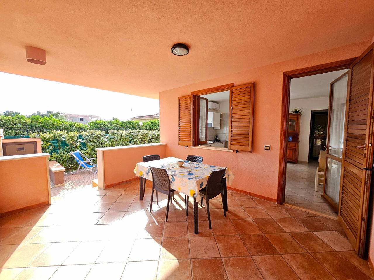Helle mediterrane Villa mit Veranda und Garten in Campofelice di Roccella, Province de Palerme