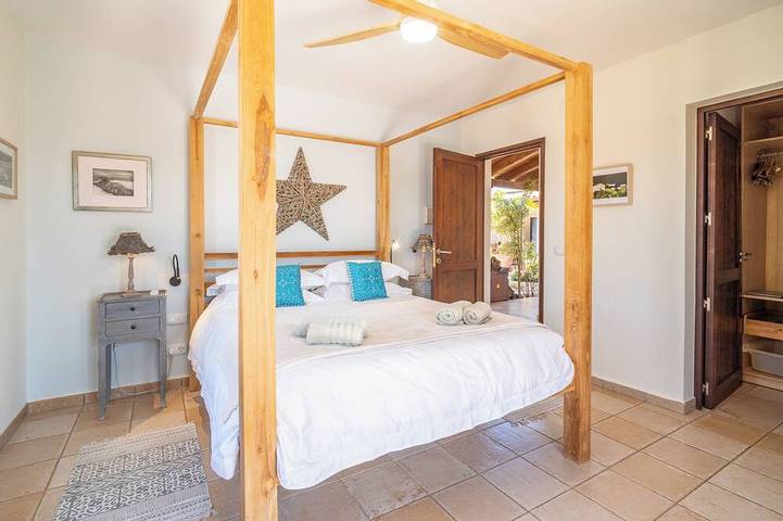Villa Lajares de luxe, isolée et spacieuse, piscine chauffée privée et magnifique jardin in Lajares, La Oliva