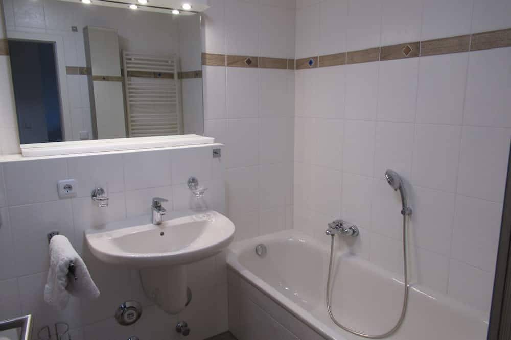 Ganze Wohnung, Traumhafte Ferienwohnung direkt an der Elbe im Alten Land in Grünendeich, Altes Land Stade