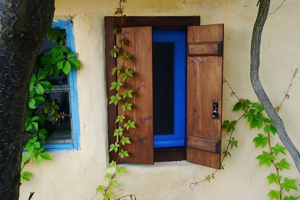 Lille gule hus med vakker havutsikt in Alonnisos By, Alonissos