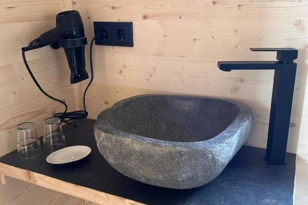 Mini Chalet am Edersee mit 2 Schlafzimmern (Haustier möglich) in Hemfurth-Edersee, Edertal