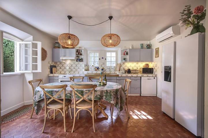 Gîte pour 8 personnes, avec jardin à Paradou - 3