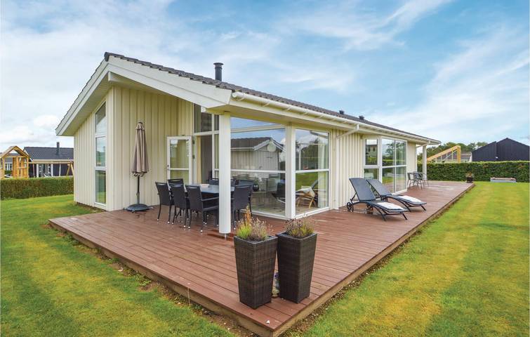 Ferienhaus für 8 Personen, mit Garten und Sauna sowie Terrasse und Whirlpool in Flovt Strand