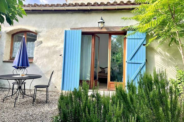 Gîte pour 2 personnes, avec piscine et jardin