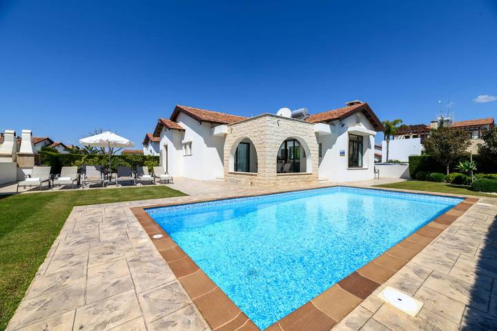 Bungalow für 6 Personen, mit Terrasse und Garten auf Zypern