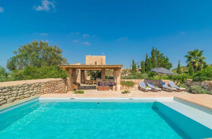 Finca für Gruppen für 8 Personen, mit Pool und Garten sowie Terrasse, kinderfreundlich in Es Trenc - 2