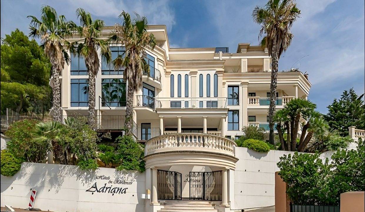 Studio entier, Grand studio terrasse de standing, pleine vue village, proche mer in Carry-le-Rouet, Région d'Istres