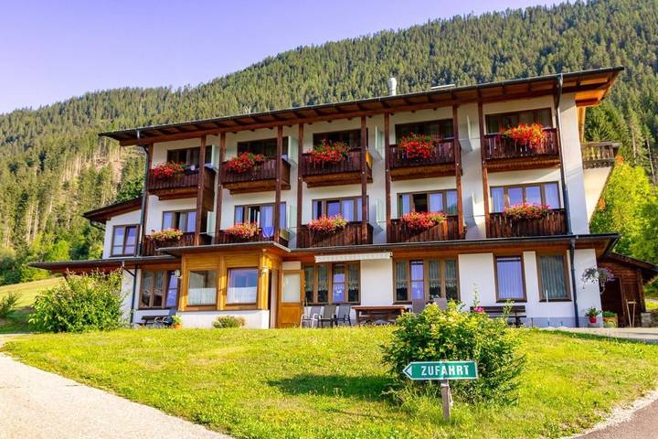 Ferienhaus für 3 Personen, mit Balkon und Terrasse sowie Garten und Seeblick am Weissensee - 2