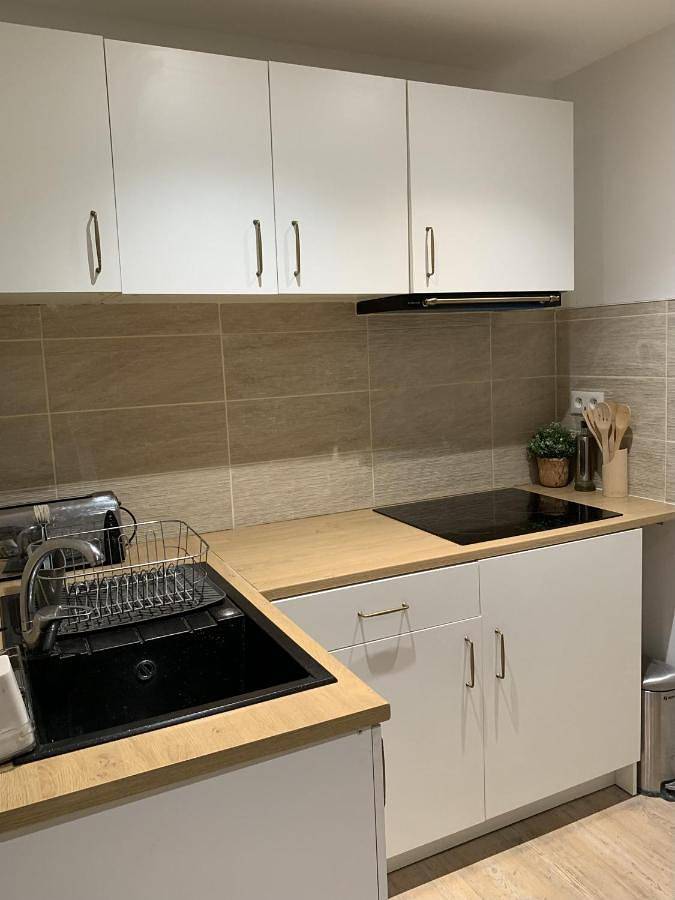 Appartement entier, One-Bedroom Apartment in Gradignan, Région de Bordeaux