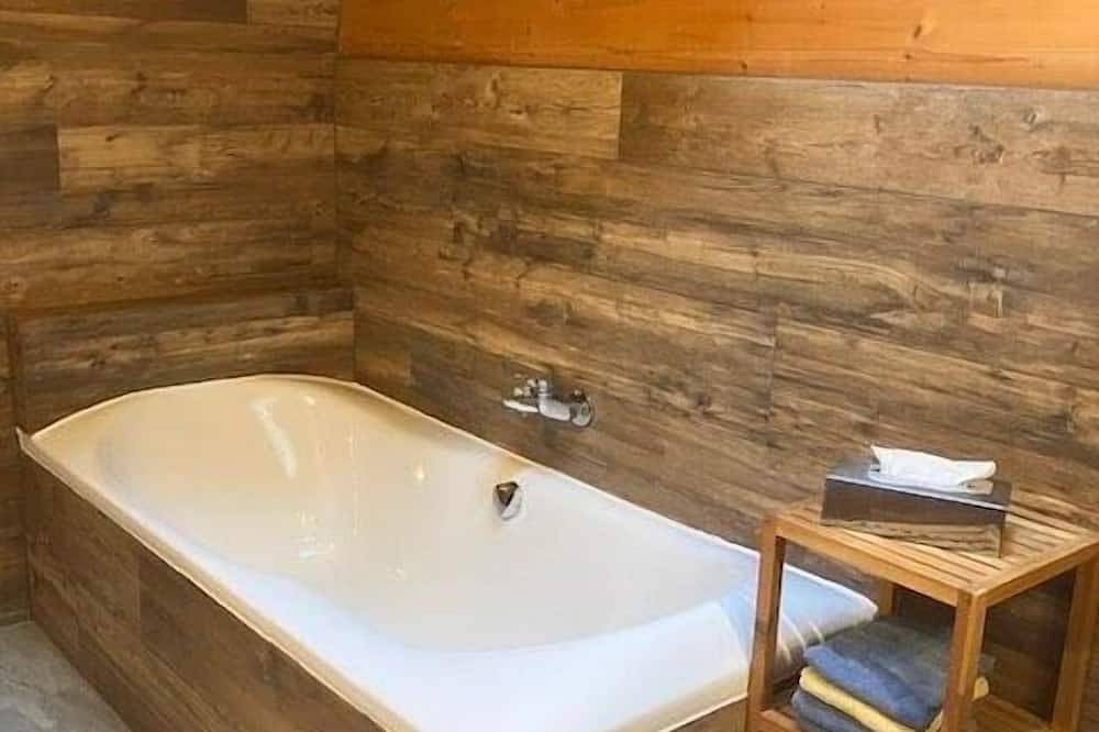 Ganze Wohnung, Ferienwohnung Anna 80 qm im 2. Obergeschoss in Bergen (Chiemgau), Chiemsee