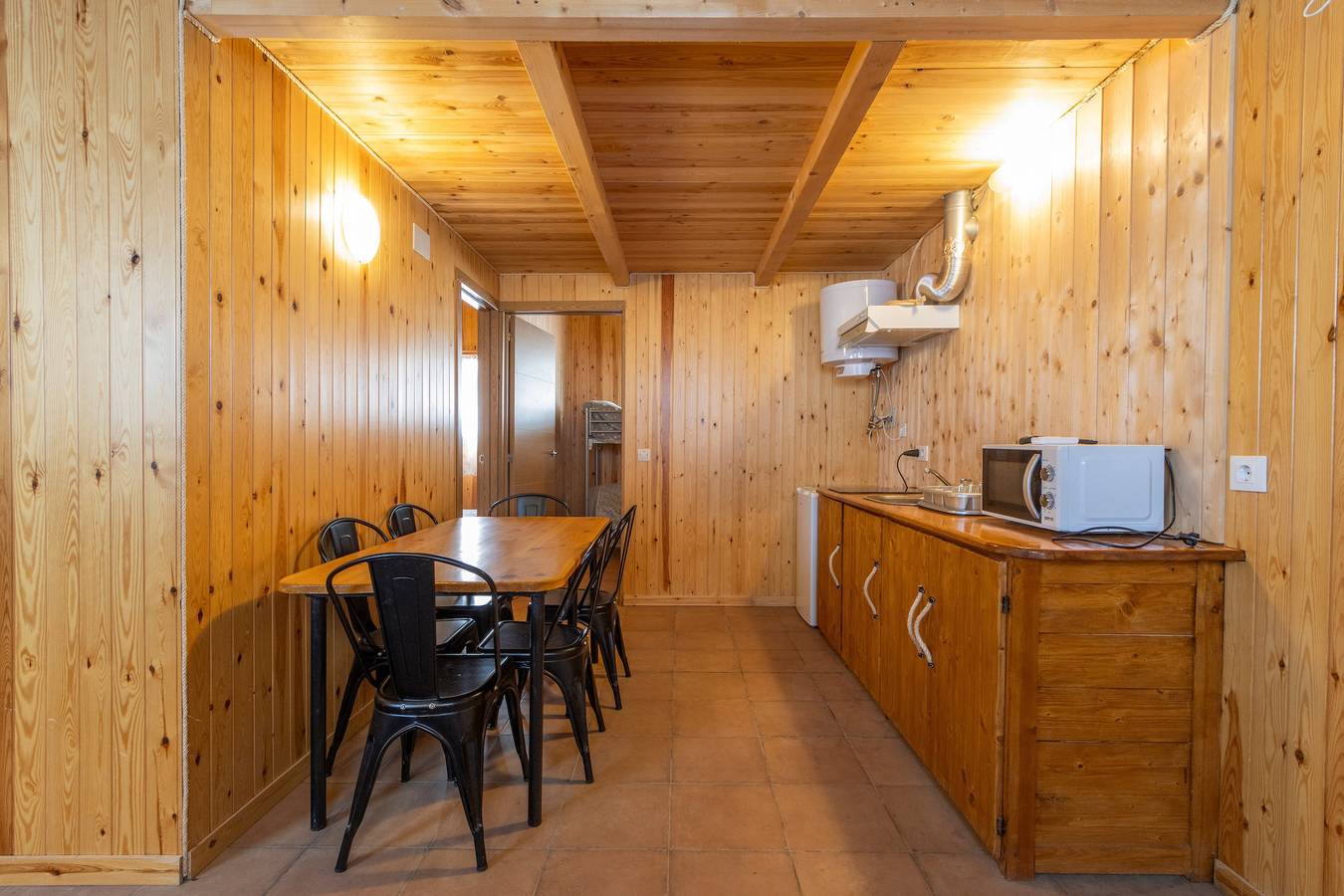 Caravana 'Bungalow 3' con vistas a la montaña, Wi-Fi y aire acondicionado in Alós de Balaguer, Noguera