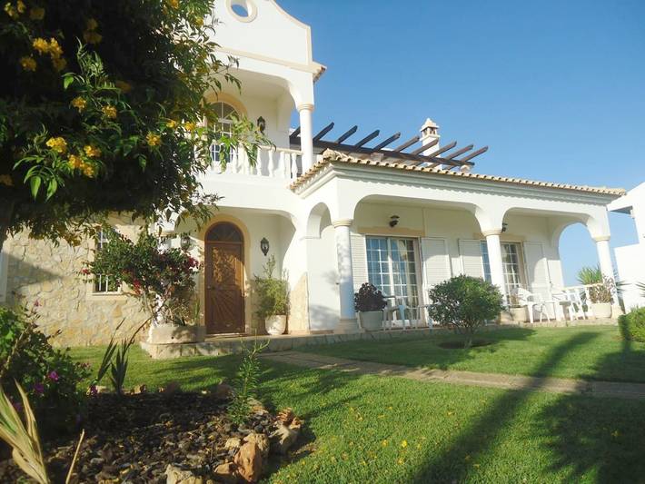 Chambre d’hôte pour 2 personnes, avec Terrasse ainsi que Jardin et Piscine à Quarteira