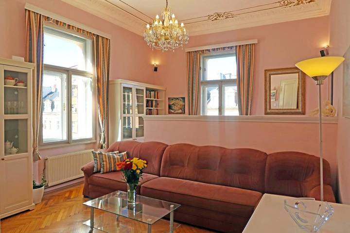 Ferienwohnung für 8 Personen, mit Garten und Ausblick in Karlsbad