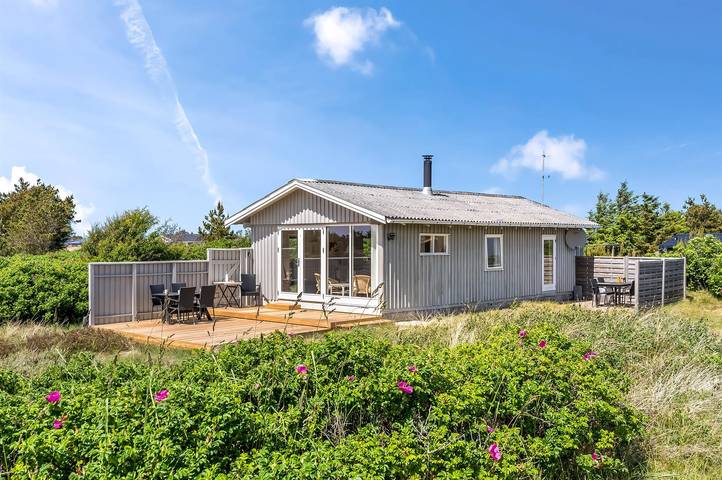 Ferieudlejning for 4 personer, med terrasse i Klitmøller