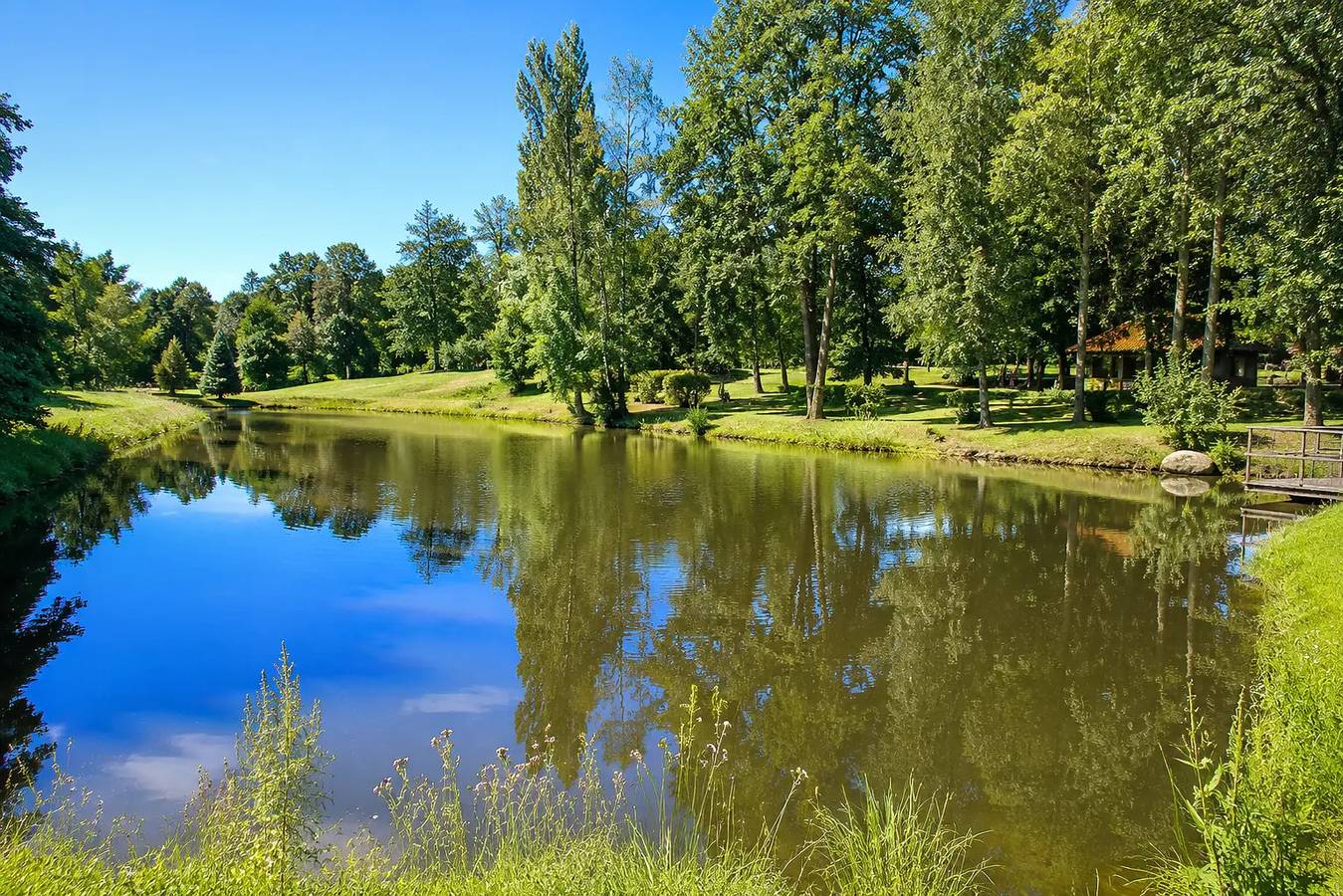 Komfort-Chalet – 2 Schlafzimmer 4 Personen in Abjat-sur-Bandiat, Regionaler Naturpark Périgord-Limousin