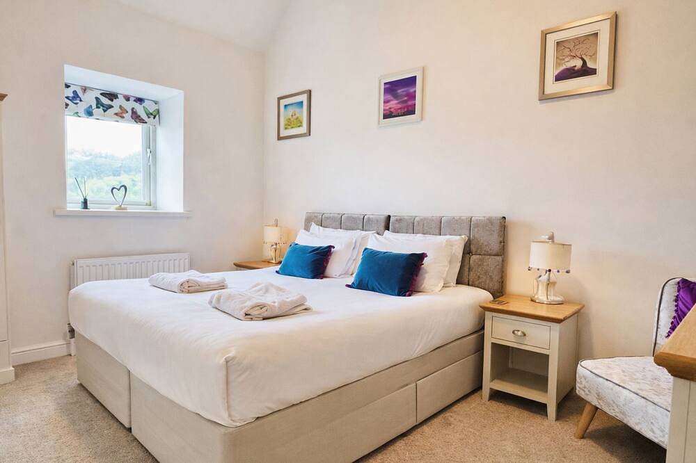 Pastures Barn, pet friendly, character holiday cottage in Leek in Staffordshire