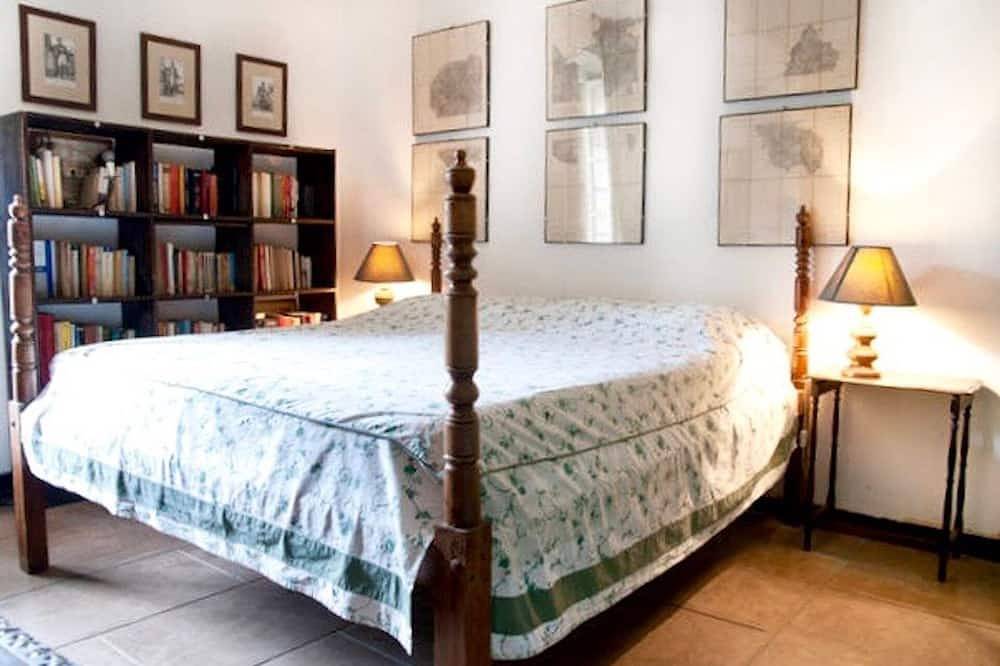 Charmante Villa mit Infinity Pool, 50 Meter vom Meer, für 17 Personen in Campo nell'Elba, Elba