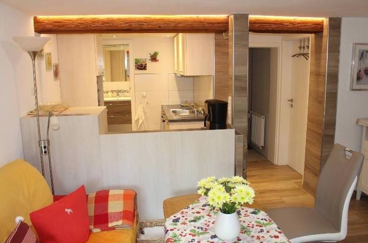 Hel lejlighed, Holiday Apartment Landidyll with Private Terrace, Shared Garden and Wi-Fi in Enzklösterle, Nord Sortskoven