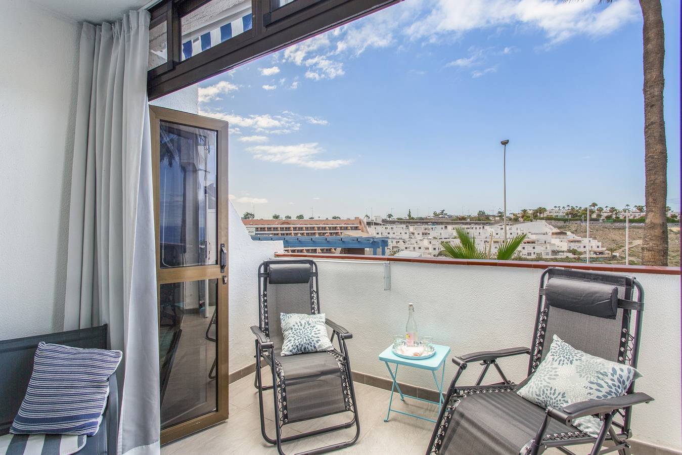 Entire apartment, Vacation Rental "Rainbow Amadores" with Sea Views, Terrace and Wi-Fi in Puerto Rico (Gran Canaria), South Gran Canaria