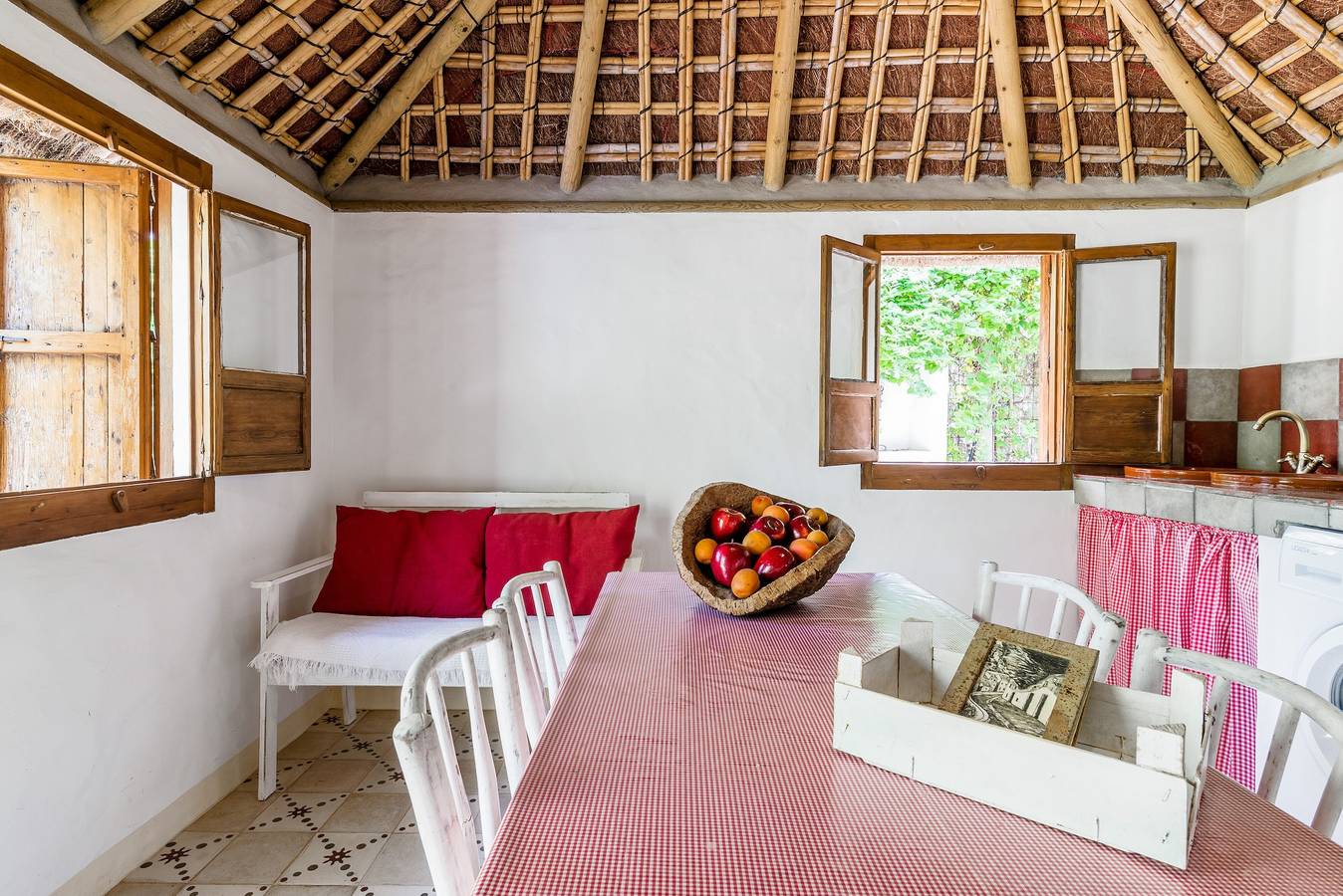 Casa La Castañuela: Shared Pool, Private Terrace & Wi-Fi in El Palmar in Playa El Palmar, Vejer de la Frontera