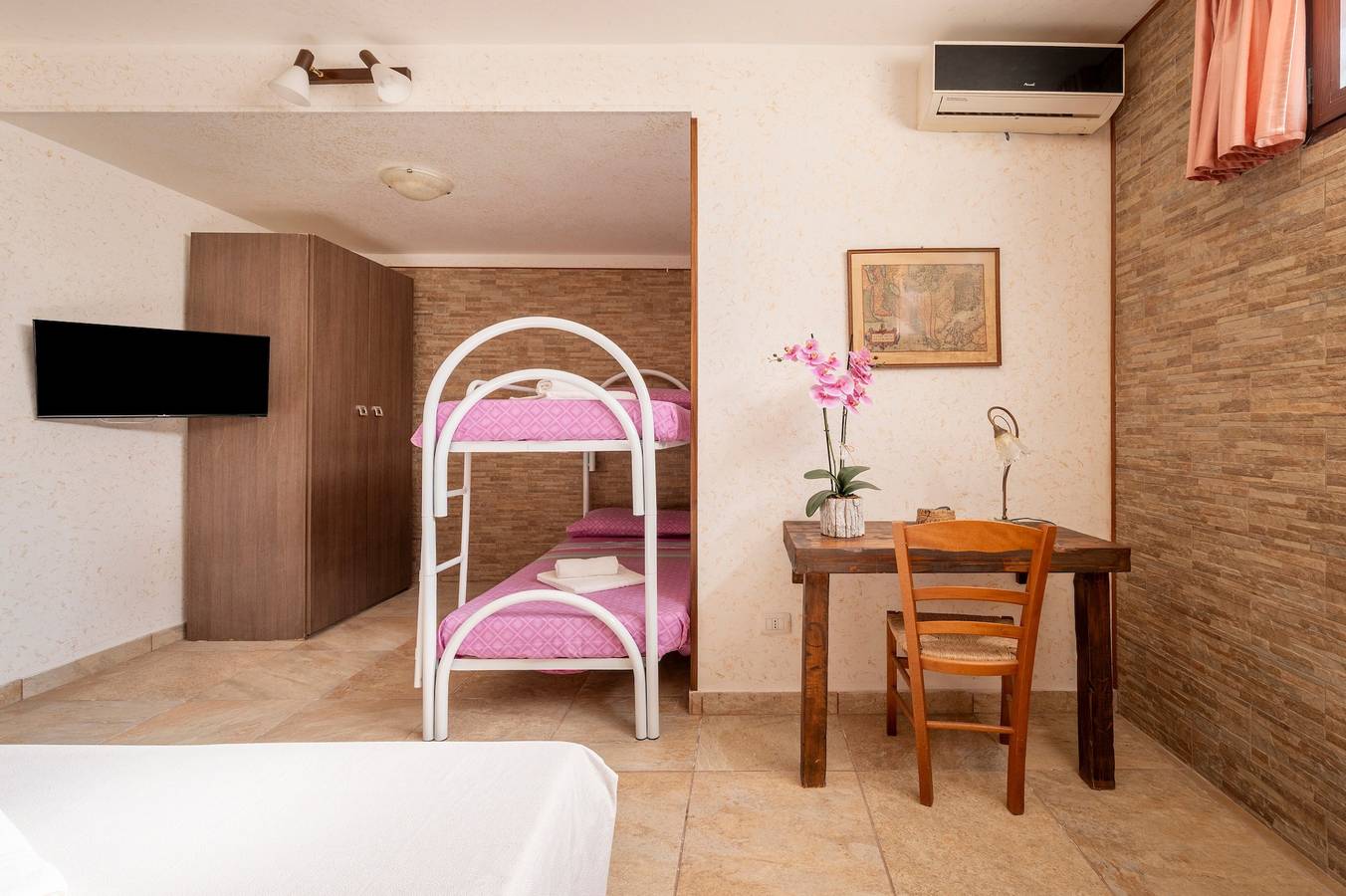 Room 'La Tavernetta Salento - Piccola' with Wi-Fi and Air Conditioning in Melendugno, Lecce Province