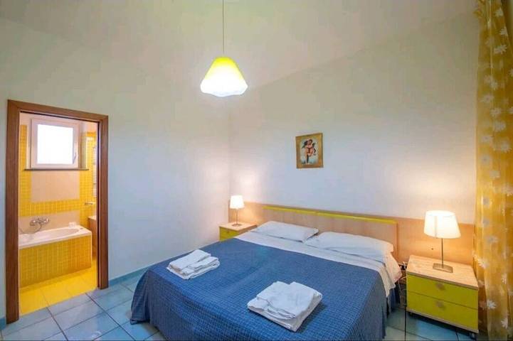 Casa L'Incanto in Costiera Amalfitana.  Ampi e meraviglioso terrazzo sul mare in Furore, Sorrento Coast