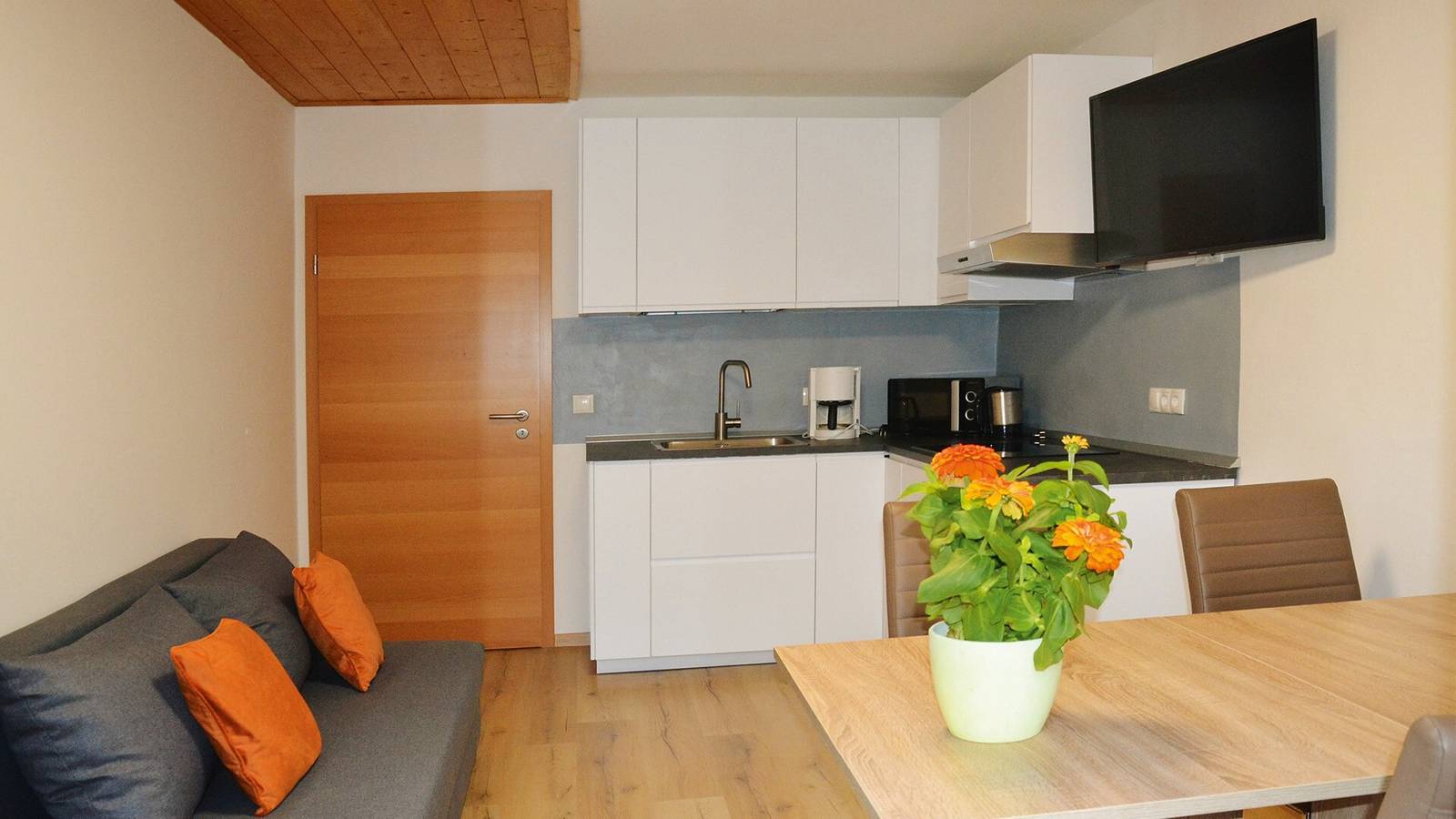 Ganze Wohnung, Ferienwohnung 'Residenz Sonnegg 3' mit Bergblick, Gemeinschaftspool und Wlan in Völlan, Lana