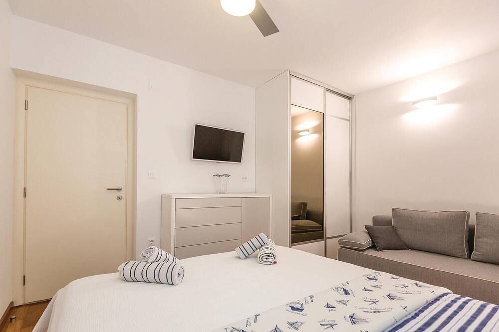Wunderschönes Haus mit 4 Schlafzimmern in Bristol in Brist, Makarska Riviera