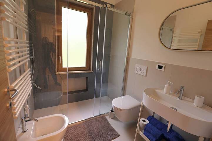 Appartamento intero, Villa pianterreno con piscina riscaldata e giardino in Rialto, Alpi Liguri