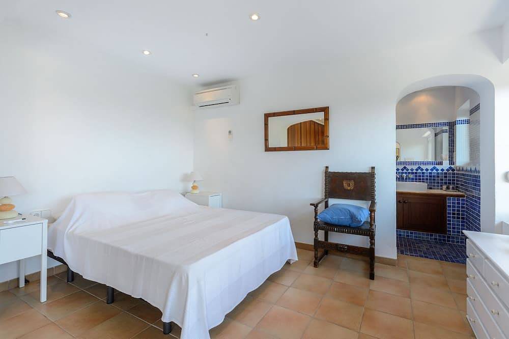 Einzigartiger Panoramablick für diese Villa mit 6 Schlafzimmern und 6 Bädern in Es Cubells, Sant Josep de sa Talaia