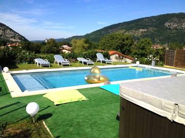 Location de vacances pour 12 personnes, avec piscine et terrasse à Foix