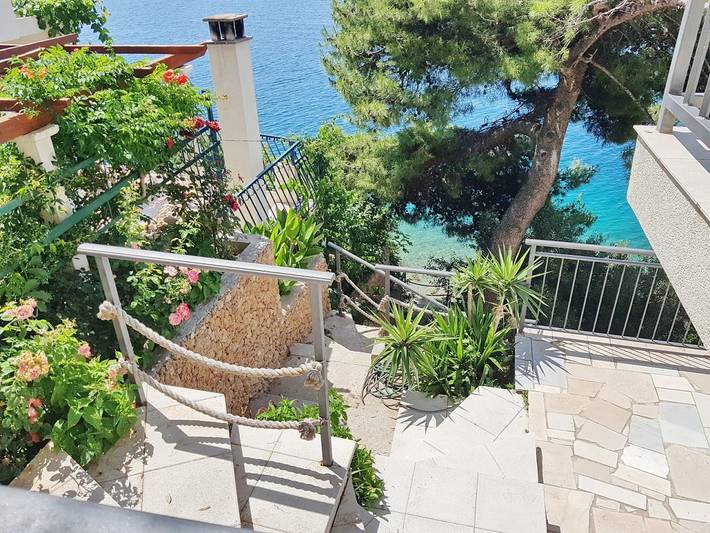 Ganze Wohnung, Traumhafte Terrasse mit Meerblick, erste Reihe zum Meer in Stanici, Omis-Riviera