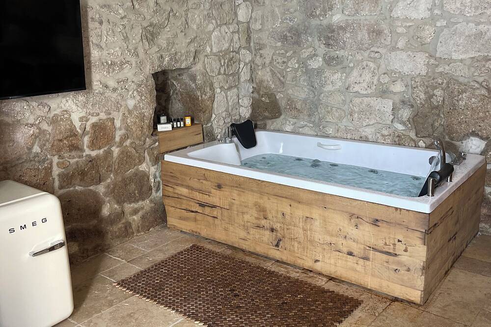 Terrific 9-bedroom hotel with Ac in vibrant İzmir Location point in the alacati in Alacati, Türkische Ägäis