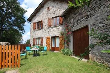 Gîte pour 5 personnes, avec jardin, animaux acceptés à Jullianges