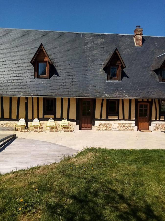 Three-Bedroom Villa in Saint-Philbert-sur-Risle, Région de Bernay