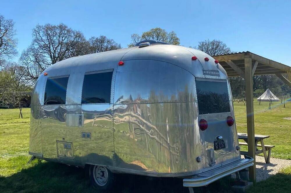 Silverbird Glamping Airstream Caravan and private deck in Sibbertoft, Northamptonshire
