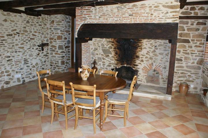 Location de vacances pour 6 personnes, avec vue et jardin, adapté aux familles à Altillac - 3