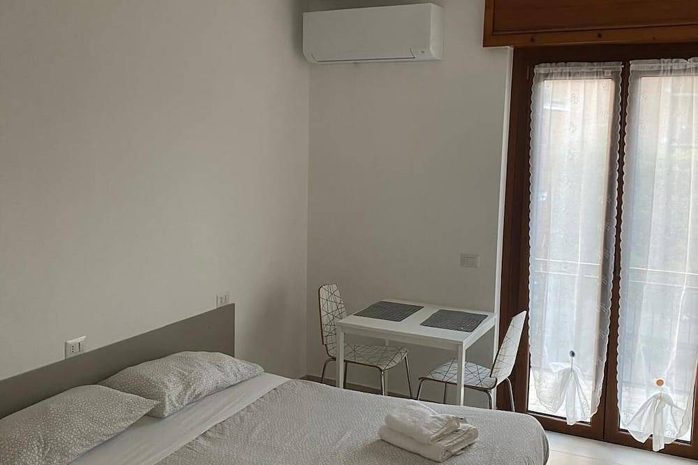 Appartamento intero, Mono Piccolo Erminia in Novara (Italia), Provincia di Novara