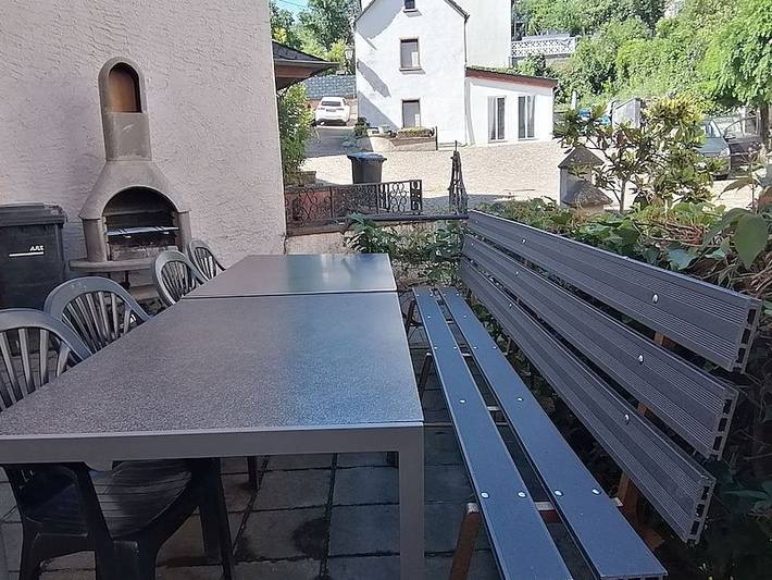 Ferienhaus für 22 Personen, mit Terrasse und Seeblick sowie Balkon/Terrasse in der Eifel - 3
