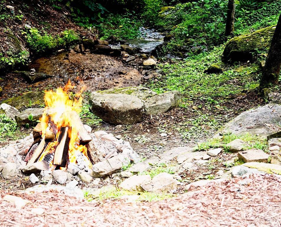 Pet Friendly, Polar Express, Hot tub, babbling creek in Cherokee, Swain County