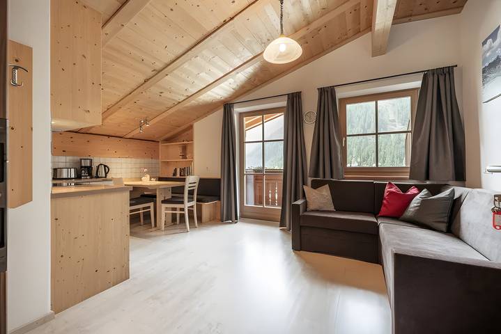 Hel lägenhet, Apartment 'Kaimblhof Alpenglühn' with Mountain View, Shared Terrace and Wi-Fi in Lappach, Mühlwald