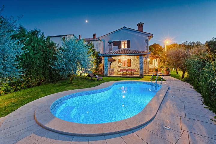 Villa pour 6 personnes, avec piscine et jardin - 1