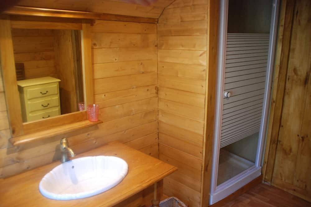 Chalet Bois Tout Confort- réduction spéciale  été 2026 in Cuers, Côte méditerranéenne (France)