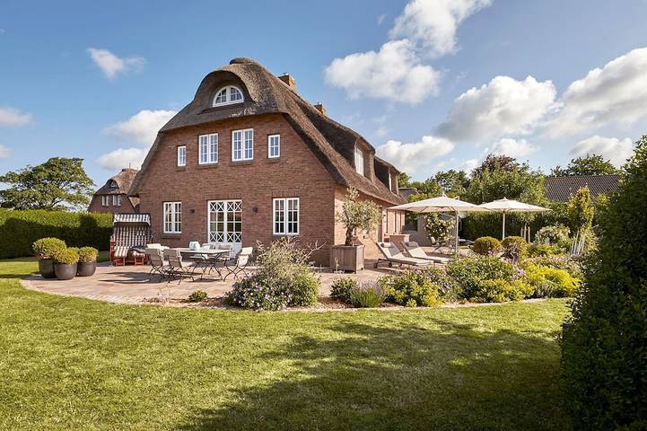 Ferienhaus für 4 Personen, mit Terrasse und Garten sowie Sauna, mit Haustier in Alkersum