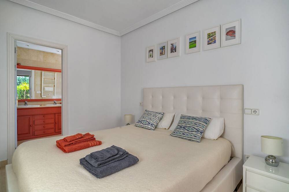 Entire apartment, Los Arqueros Golf Views by Lica Homes in Los Arqueros Golf and Country Club, Benahavís