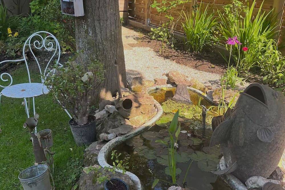 Studio dans un jardin au calme près de Versailles et Paris in Vaucresson, Hauts-de-Seine