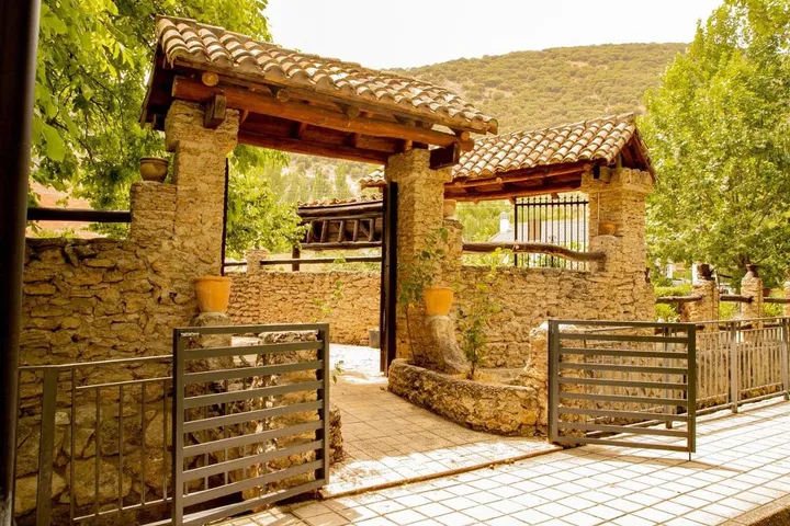 Apartamento de vacaciones para 18 personas, con vistas además de piscina y jardín - 1