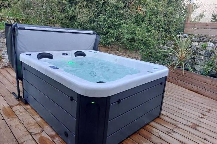 Gîte pour 2 personnes, avec balcon et jardin ainsi que jacuzzi et piscine, animaux acceptés à Bruniquel - 3