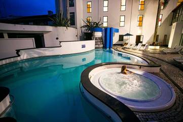 Hôtel pour 2 personnes, avec piscine ainsi que vue et terrasse à Povoação